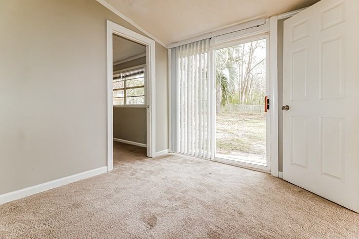 229 Dogwood Ave - Photo 4 of 10