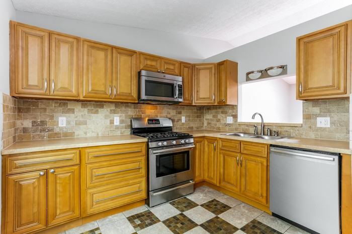 892 Robmeyer Dr - Photo 5 of 12