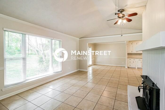 2173 Martin Way - Photo 4 of 18