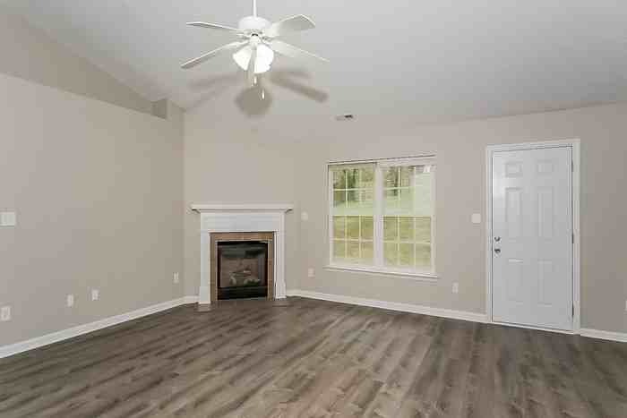 103 Harvest Glen Ln - Photo 2 of 10