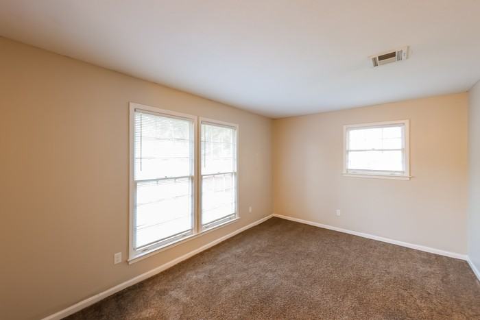 323 N Burbank Dr - Photo 3 of 11