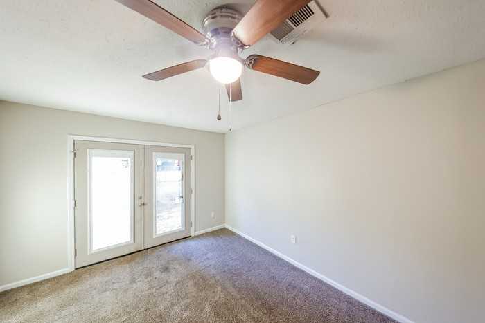 323 N Burbank Dr - Photo 6 of 11