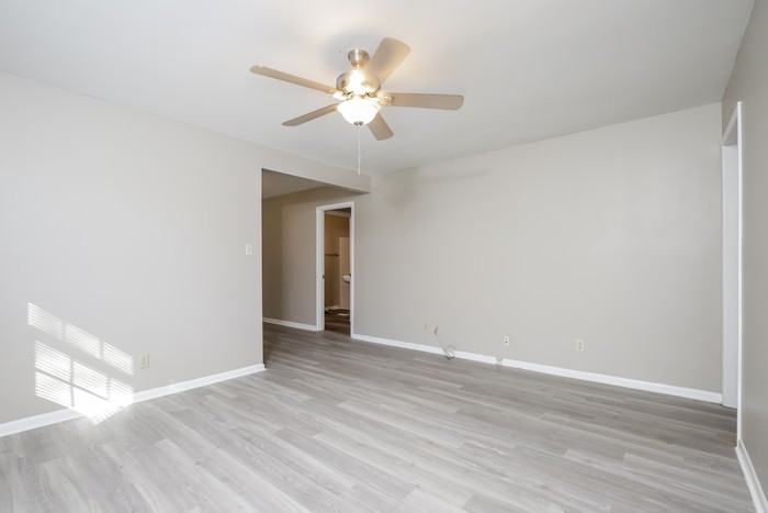 2616 Shady Lawn Dr - Photo 2 of 9