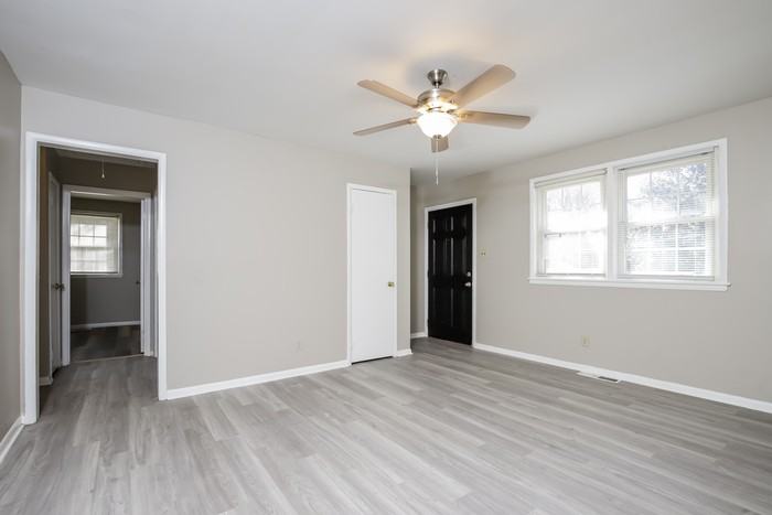 2616 Shady Lawn Dr - Photo 3 of 9