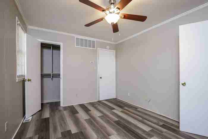 2616 Shady Lawn Dr - Photo 6 of 9