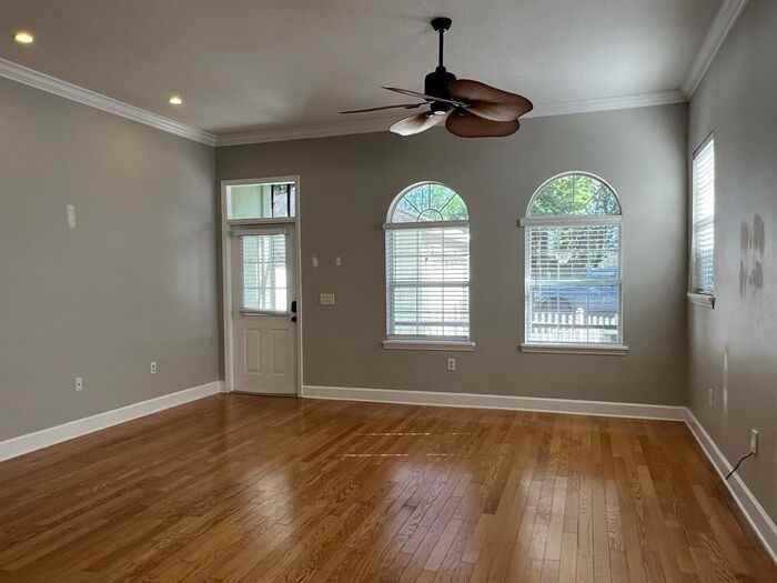 332 E Kaley St - Photo 4 of 16