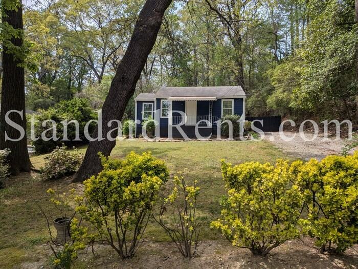 1770 Wenlock Ave Nw - Photo 2 of 11