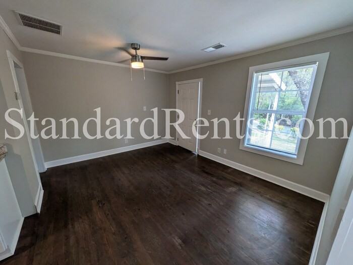 1770 Wenlock Ave Nw - Photo 3 of 11