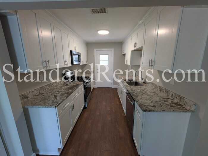 1770 Wenlock Ave Nw - Photo 4 of 11