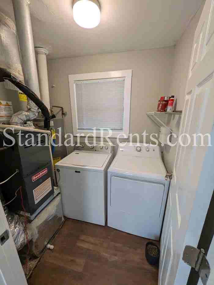 1770 Wenlock Ave Nw - Photo 6 of 11