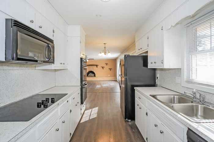 3043 Sprucewood Dr - Photo 3 of 14