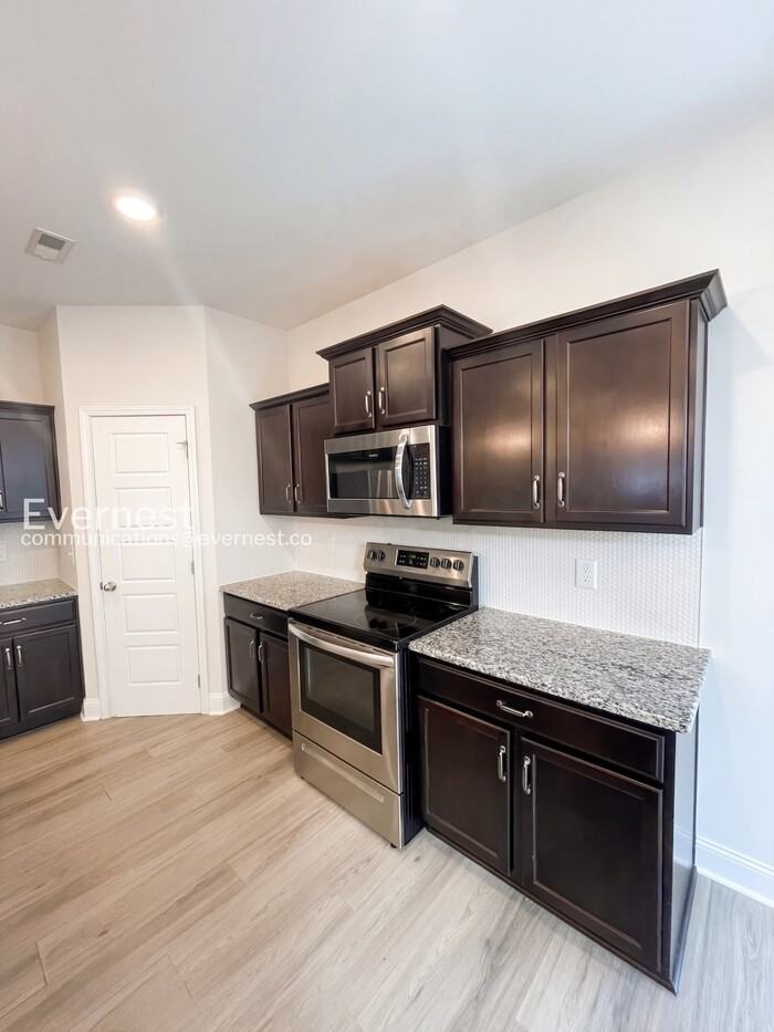 817 Marksman Ct #32 - Photo 4 of 36