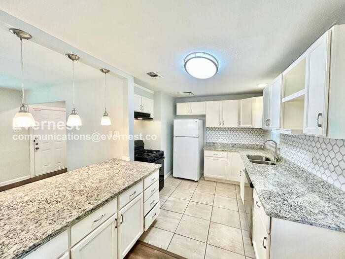 10425 Ferguson Rd - Photo 3 of 24