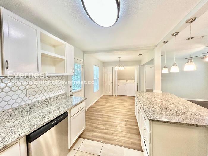 10425 Ferguson Rd - Photo 4 of 24