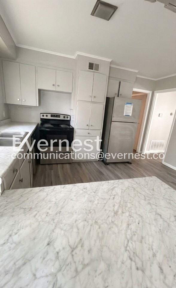 4806 Gum Springs Rd - Photo 4 of 31