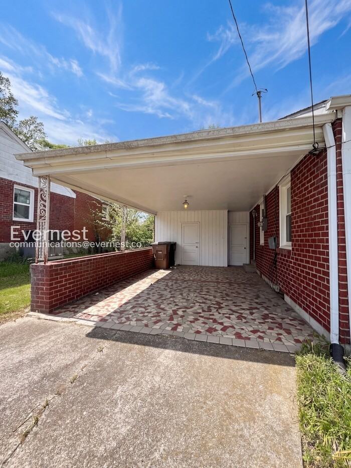 3233 Southlake Dr - Photo 2 of 23