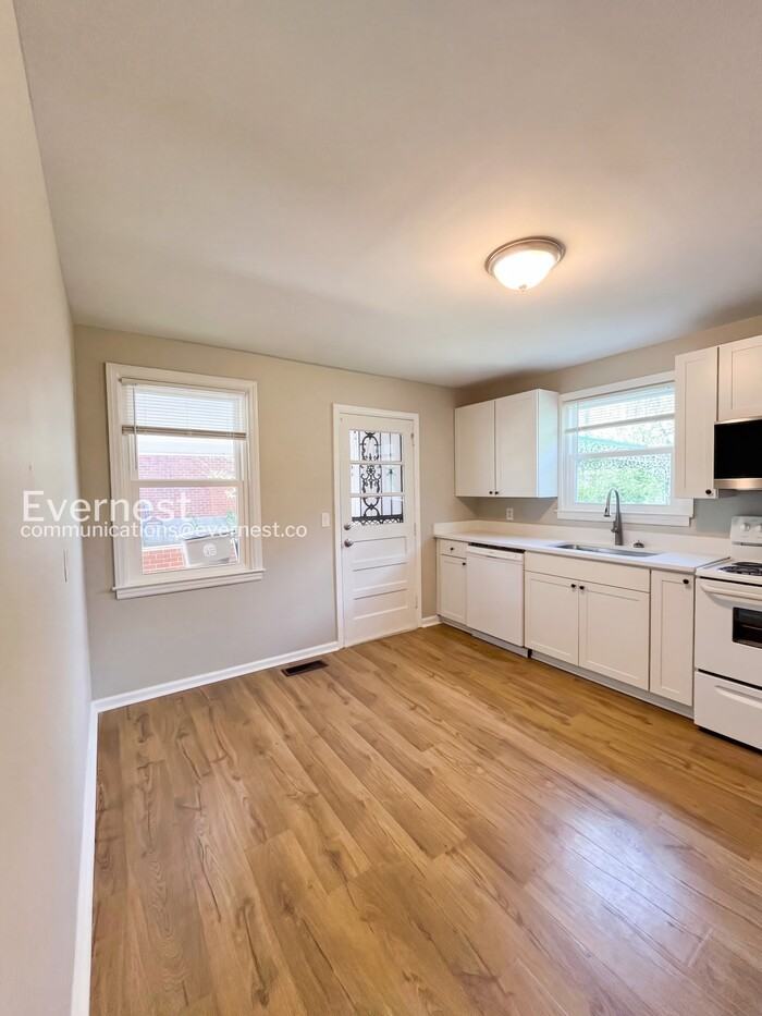 3233 Southlake Dr - Photo 4 of 23