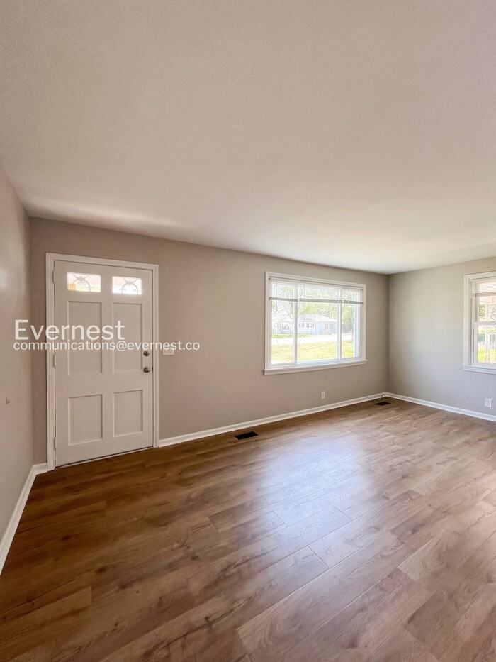 3233 Southlake Dr - Photo 5 of 23