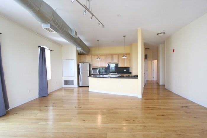 277 N Broadway Apt 416 - Photo 5 of 18