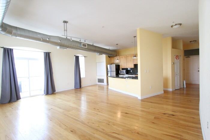 277 N Broadway Apt 416 - Photo 6 of 18