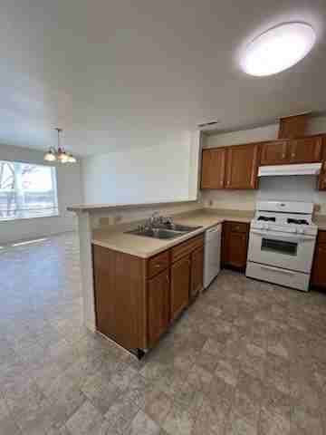 347 Mickelson Ct - Photo 3 of 10