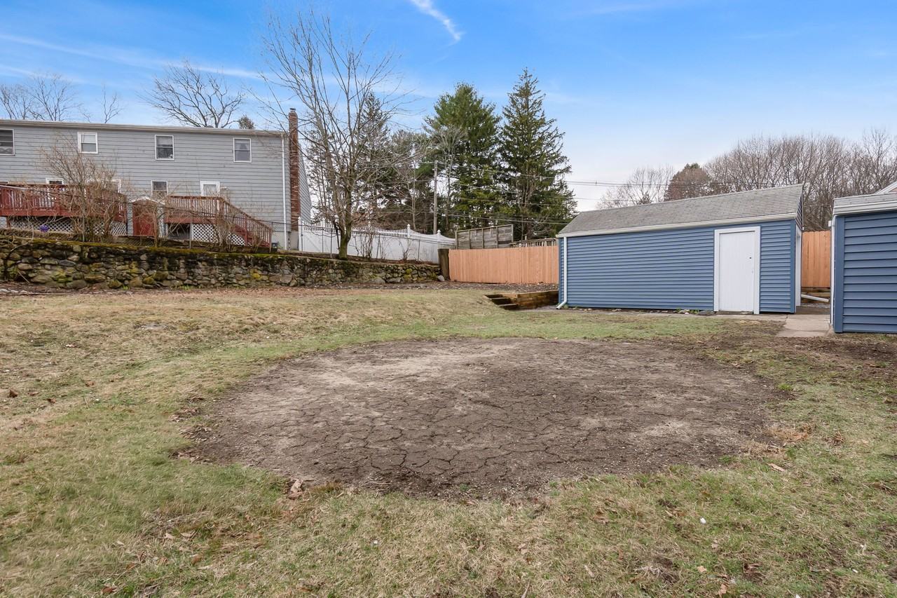 324 Lowell Street - Photo 3 of 31