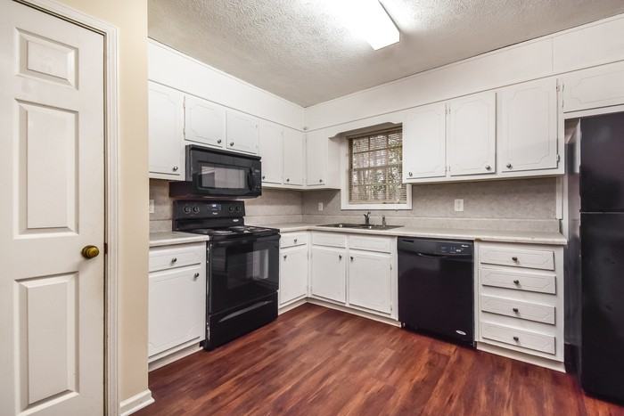 6192 Pine Bluff Ct - Photo 7 of 16