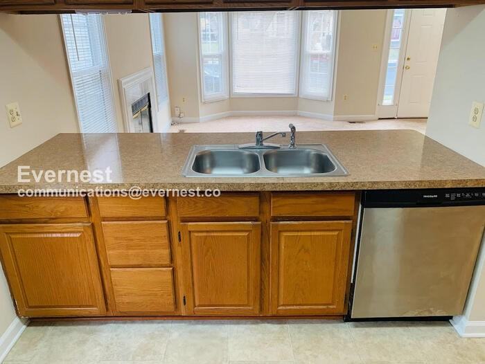 12132 Salemtown Dr - Photo 3 of 24