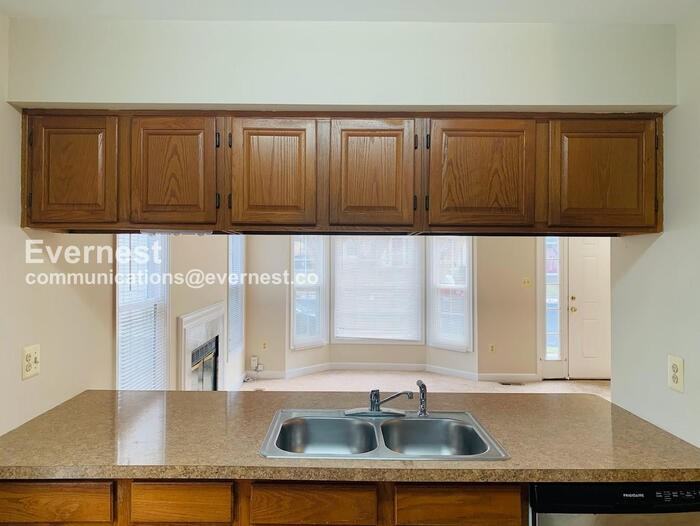 12132 Salemtown Dr - Photo 4 of 24