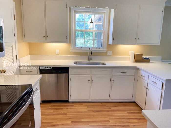 1203 Countryside Rd - Photo 4 of 26