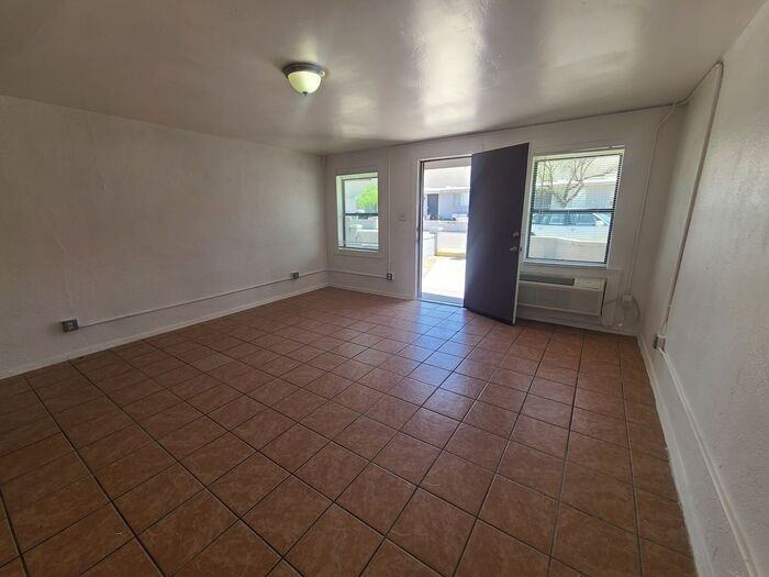 2740 N Stone Ave #8 - Photo 2 of 9