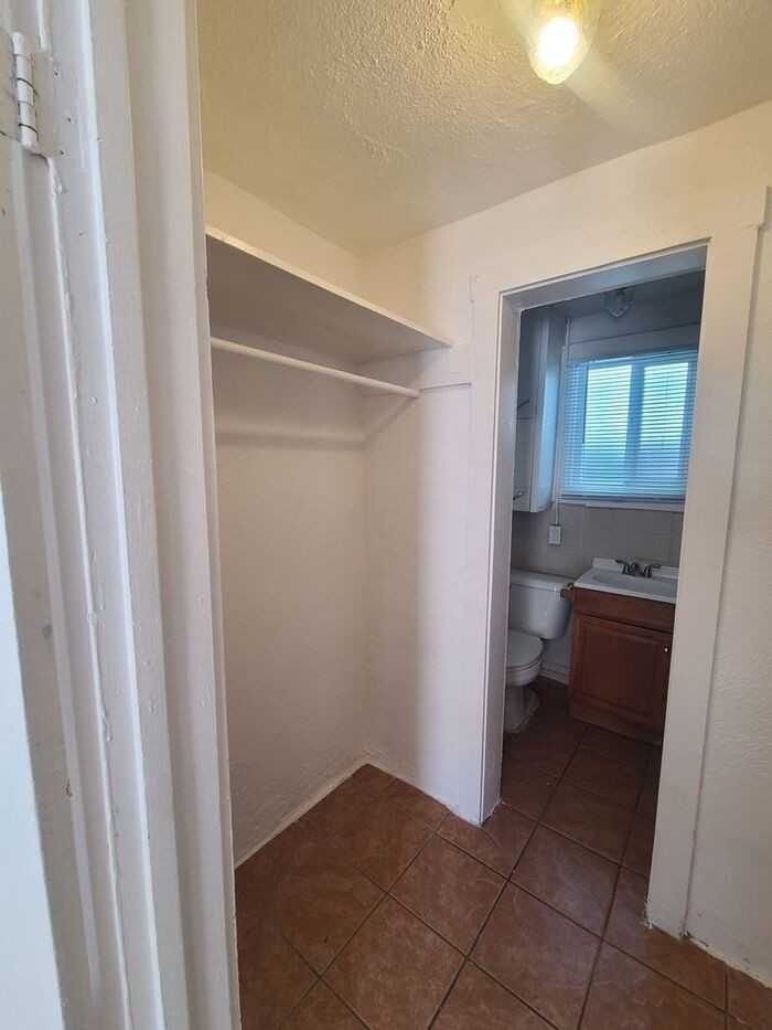 2740 N Stone Ave #8 - Photo 3 of 9