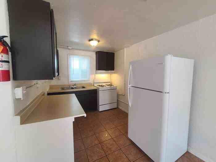 2740 N Stone Ave #8 - Photo 4 of 9