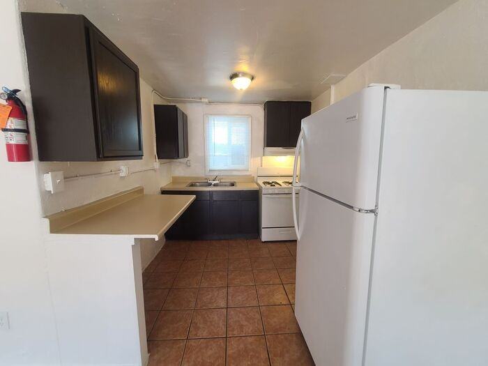 2740 N Stone Ave #8 - Photo 5 of 9