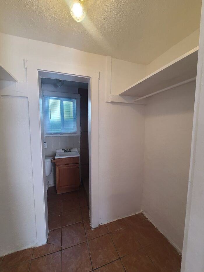 2740 N Stone Ave #8 - Photo 6 of 9