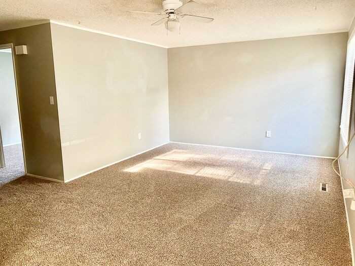 564 Jocelyn Dr - Photo 4 of 12