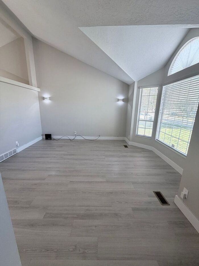 7755 S 2320 W - Photo 3 of 36