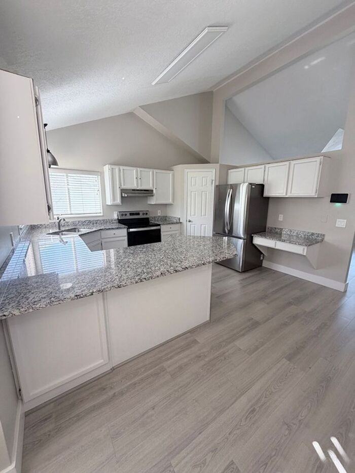 7755 S 2320 W - Photo 5 of 36