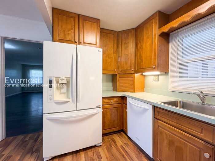 2519 Kitmore Ln - Photo 4 of 29