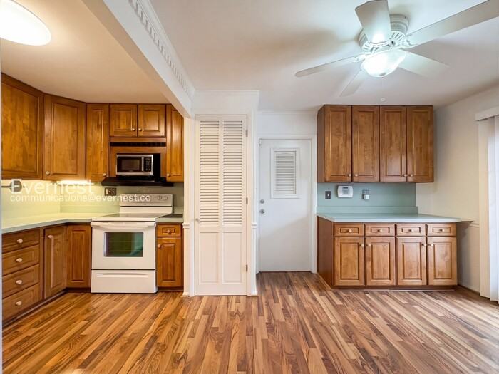 2519 Kitmore Ln - Photo 5 of 29