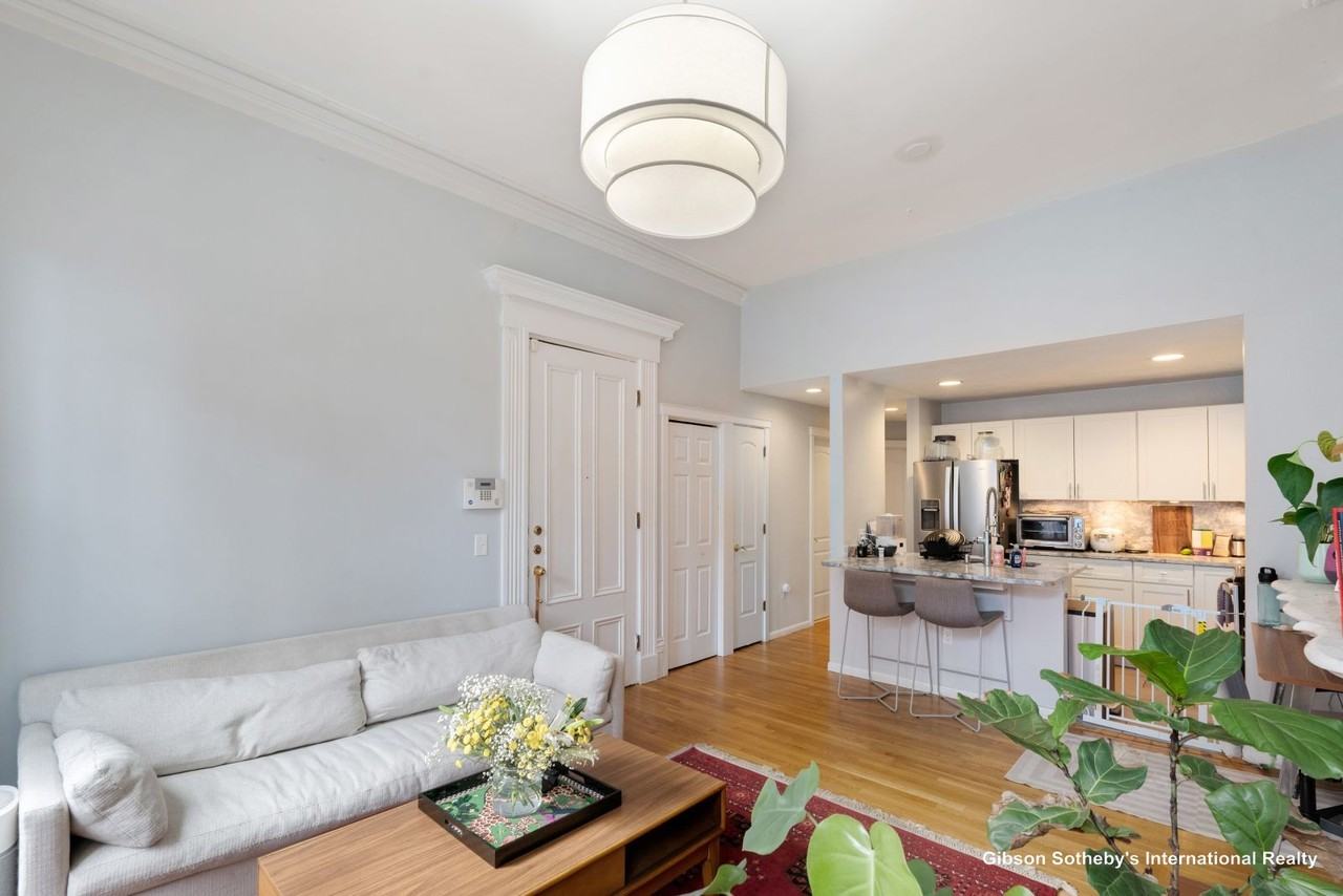 7 Dwight St #2 - Photo 3 of 22