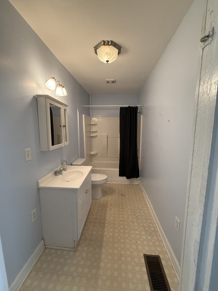 1323 Baker Ave #2 - Photo 3 of 11