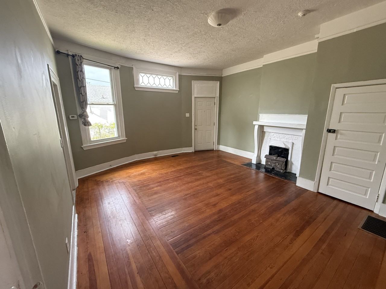 1323 Baker Ave #2 - Photo 4 of 11