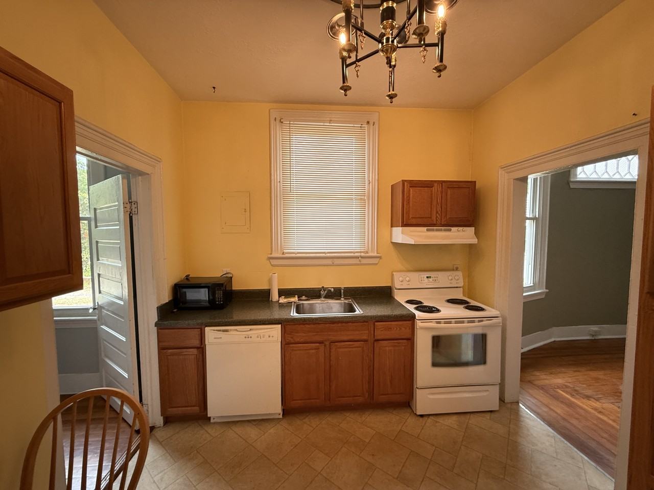 1323 Baker Ave #2 - Photo 5 of 11