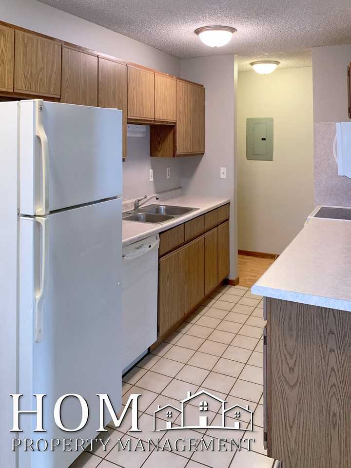 131 W Lind St #8 - Photo 5 of 15