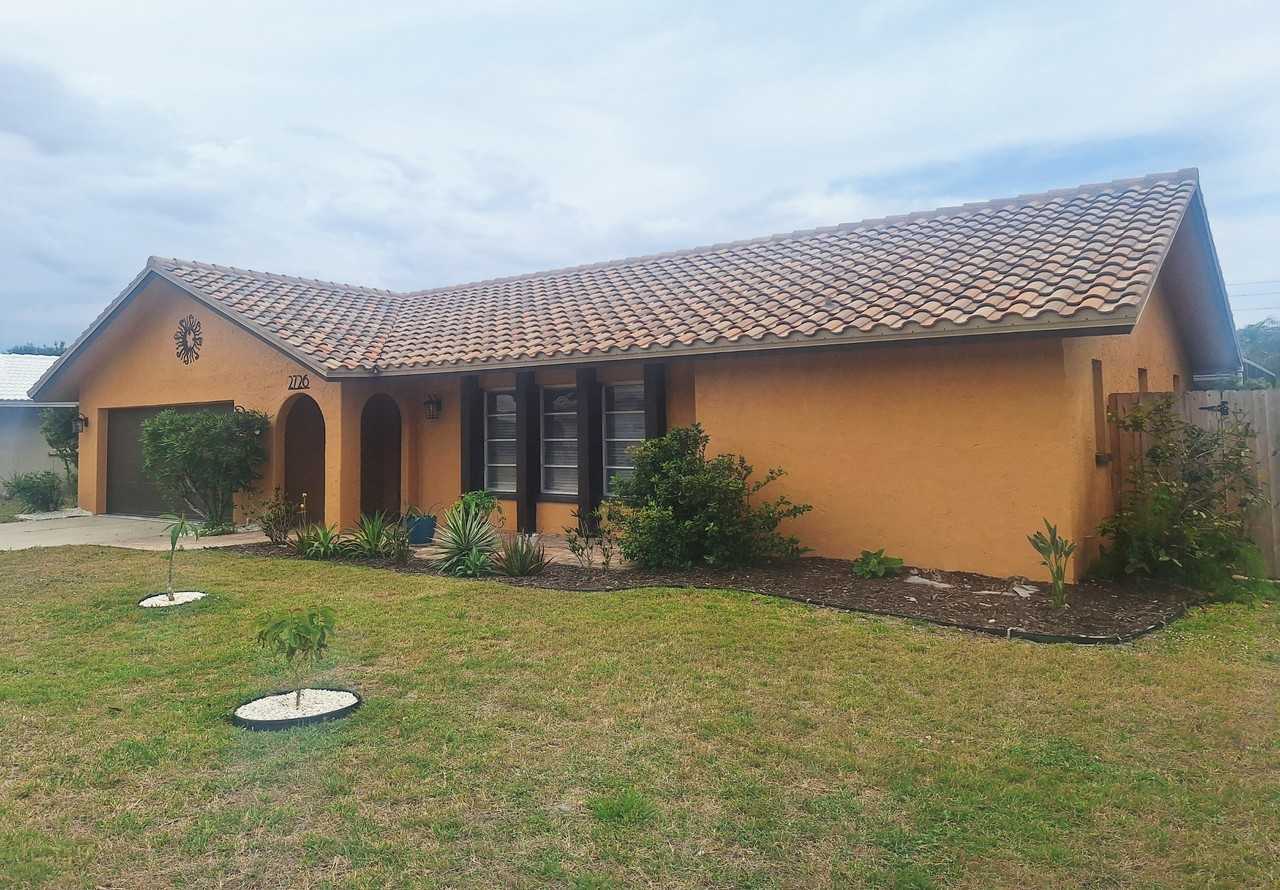 2726 Coventry Dr #NA - Photo 2 of 27