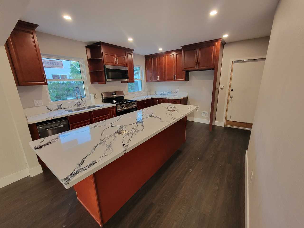 821 S Van Ness Ave #NA - Photo 2 of 10