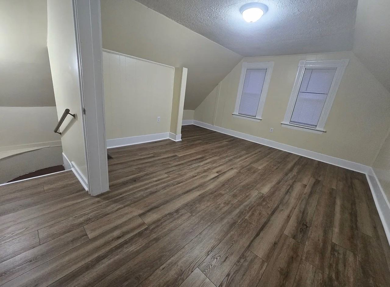 115 Lloyd St #2 - Photo 3 of 12