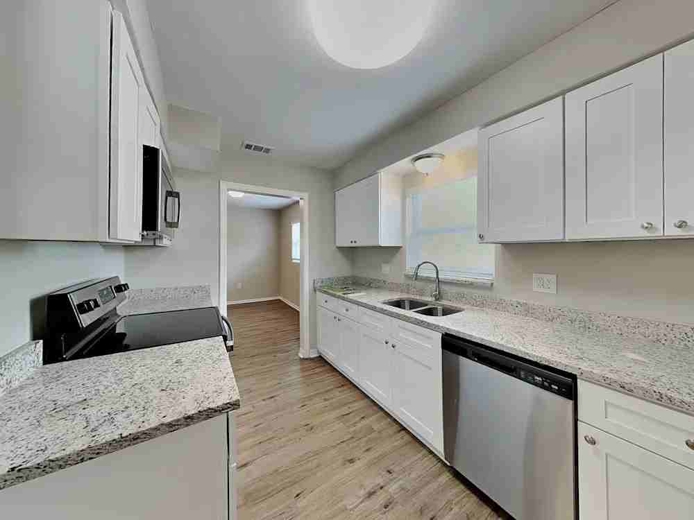 1724 Newton St #NA - Photo 7 of 8