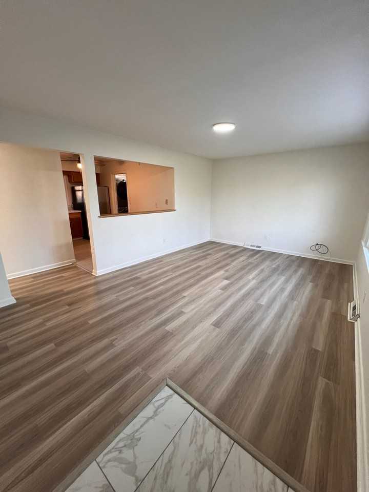 W Laclaire Ln #622 - Photo 2 of 9